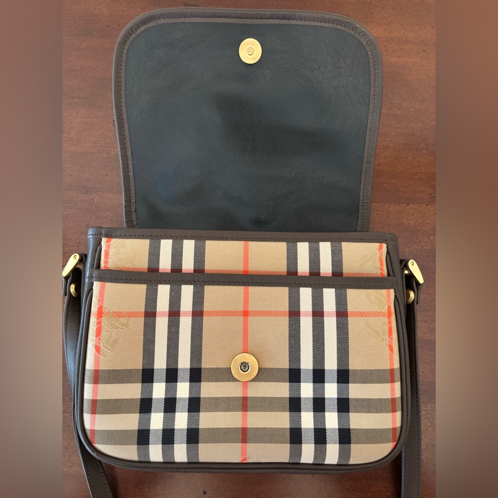 Burberry Nova Check Canvas and Brown Leather Shoulder Bag - Picture 3 of 11